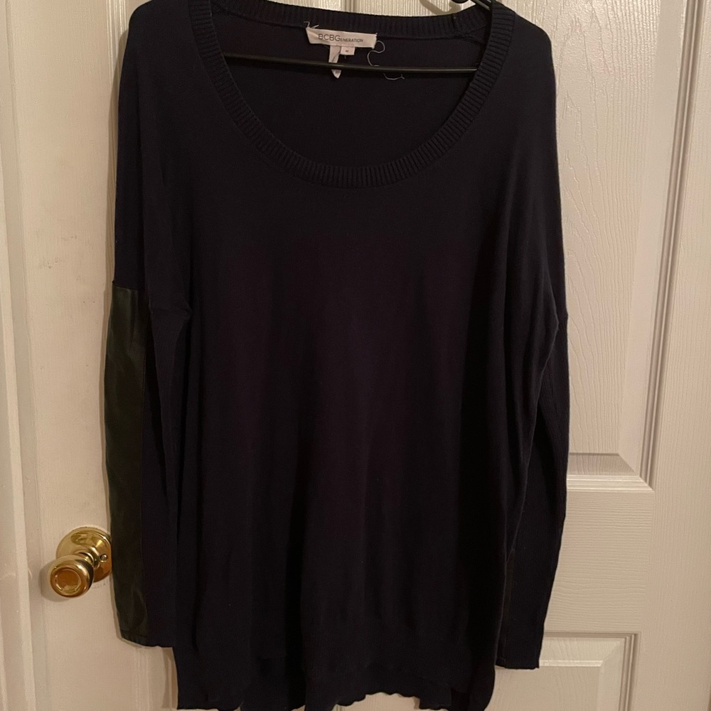 BCBGeneration Black Sweater Oversized with faux leather on the sleeves, Size M